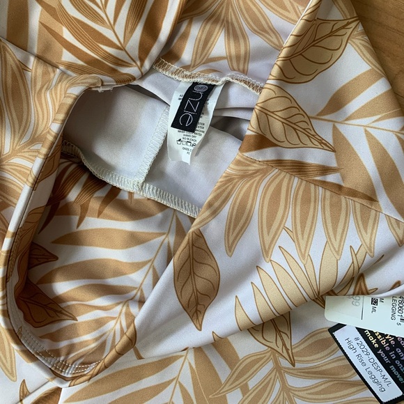 NWT Desert Palm Patterned Tights: Onzie - Picture 14 of 15